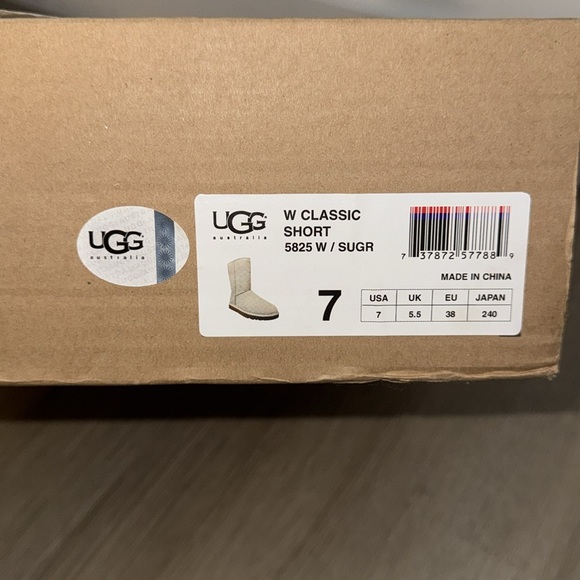 UGG Australia Boots - Picture 7 of 7